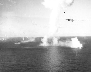 엔가뇨 곶 해전 중의 이세 (왼쪽 중앙)