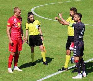 2021년 7월 레드 불 잘츠부르크와의 경기에서 모나코 소속으로 출전한 파브레가스(가장 오른쪽, 검은색 유니폼)