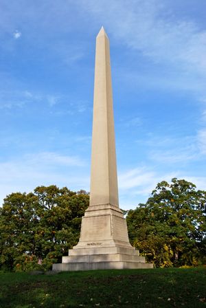 오크우드 묘지에 있는 울 기념비