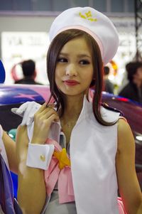 "도쿄 오토 살롱 2016"에서 히로인 스바루의 코스프레를 선보인 사쿠라이 사에