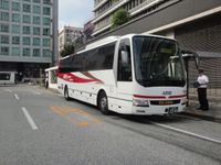 메이지 야스다 생명 신주쿠 빌딩 앞 26번 승강장 (2012년 7월 29일 촬영)