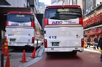 인파를 헤치며 버스터미널을 발착하는 고속버스 (2015년 2월 7일 촬영)