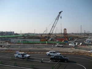 개발 중인 신미사토역 서쪽 출구 앞 (2008년 3월)