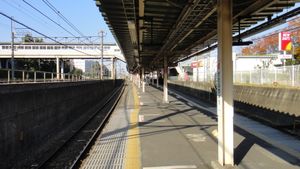 2012년 11월 북쪽을 바라보는 승강장