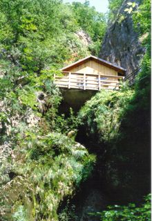 티토의 동굴 사령부