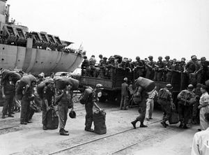 프랑스 대대가 1953년 11월 1일 사이공에서 수송선에서 하선