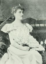 위니프레드 에머리가 1892년 레이디 윈더미어 역을 맡음