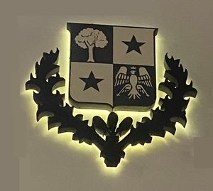 미국 하와이 호놀룰루 와이키키의 고급 매장에 있는 로로 피아나 패션 하우스 심볼