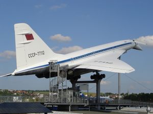 독일 징스하임 기술 박물관에 전시된 Tu-144D, 등록번호 77112