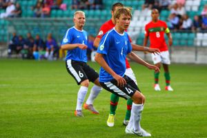2012년 UEFA U-19 유럽 선수권 대회에서 포르투갈을 상대로 경기하는 메츠