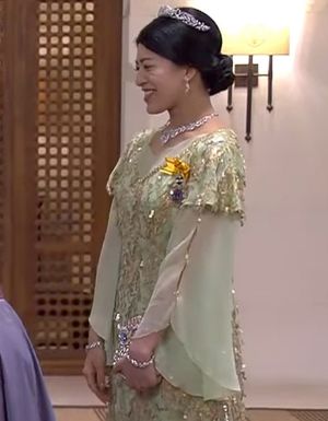 2023년 6월 요르단 왕실 결혼식에서의 쓰구코 여왕