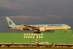타이완에 착륙하는 대한항공 항공기