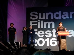린스키가 선댄스 영화제에서 디 인터벤션(The Intervention) (2016)으로 특별 심사위원상을 받는 모습