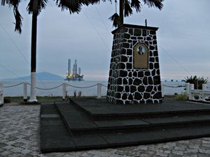 알프레드 세이커 기념비