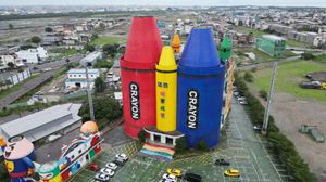 위에서 본 쑤아오의 럭키 아트 크레용 공장. 2022년 12월 촬영