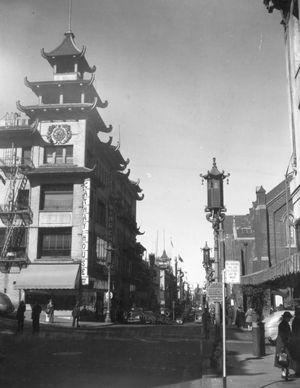 그랜트 애비뉴, 차이나타운의 "동양의 매너를 가진 서양 거리"(1945)