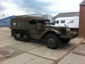 M5 병력 수송차량