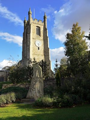 세인트 에드먼드 교회와 사순절 화요일 볼 게임 조각상