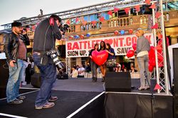 버크는 한 시간 안에 사람들이 장기 기증에 서명하도록 하는 기록을 세웠다.