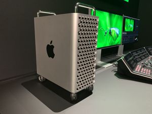 바퀴가 장착된 Mac Pro (2019)