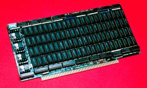 1982년 Cromemco의 512KB 메모리 보드. 16비트 워드당 22비트를 사용하여 단일 비트 오류 정정을 수행했다.