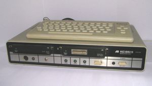 KC 85/3. 1986년 동독에서 출시되었으며, Zilog Z80 복제본을 기반으로 한다.