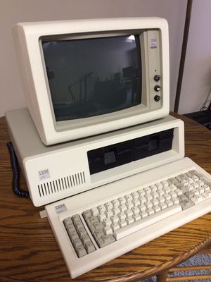 IBM PC/XT 5160 듀얼 플로피 드라이브와 5153 컬러 모니터