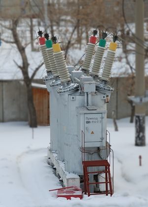 3상 110kV 오일 회로 차단기(소련/러시아)