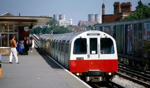 1983년 킬번 역의 1983년형 열차