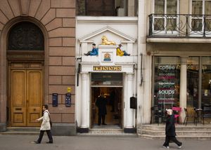 트와이닝의 차 가게는 1706년부터 스트랜드에 위치해 있다