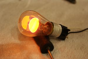 1930년경 제너럴 일렉트릭(General Electric)에서 제작한 NE-34 글로우 램프