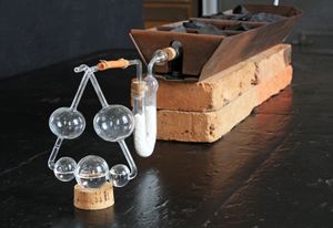 기센의 리비히 박물관에 있는 원소 분석을 위한 칼리 아파라투스.