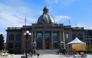 1910년에 건립된 구 샌 마테오 카운티 법원, 현 샌 마테오 카운티 역사 박물관