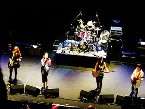 2012년 공연하는 밴드