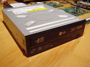 HD DVD 및 블루레이 디스크를 모두 재생하는 LG의 내부 광학 디스크 드라이브