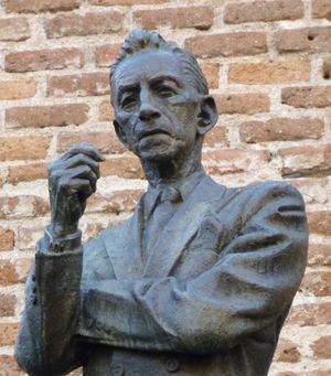 조각가 움베르토 페라자가 제작한, 마드리드에 있는 아구스틴 라라의 동상