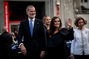 2024년 아스투리아스 공녀상 시상식에서 국왕과 여왕, 아스투리아스 공주와 소피아 여왕