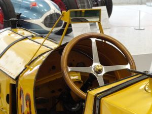 해로운의 "와스프" 백미러