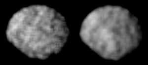보이저 2호가 촬영한 라리사의 사진과 오른쪽의 향상된 버전 비교