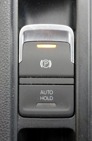 폭스바겐 투란의 전자식 주차 브레이크