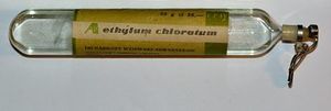 마취용 압축 에틸클로라이드 병