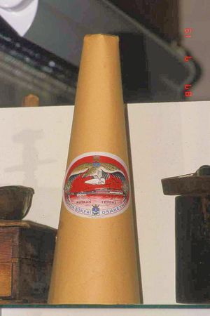 설탕봉은 17세기에서 19세기까지 설탕에 대한 전통적인 형태였다. 설탕봉에서 설탕 조각을 떼어내기 위해 슈거 닙스(sugar nips)와같은 도구가 필요했다.