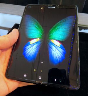 열린 삼성 갤럭시 폴드(Samsung Galaxy Fold)