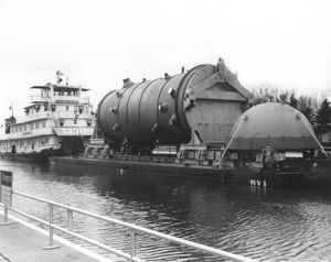 드레스덴 발전소로 운송되는 원자로 용기 본체 및 용기 헤드