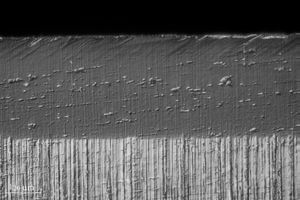 현미경으로 본 마이크로톰 일회용 칼날의 절삭날