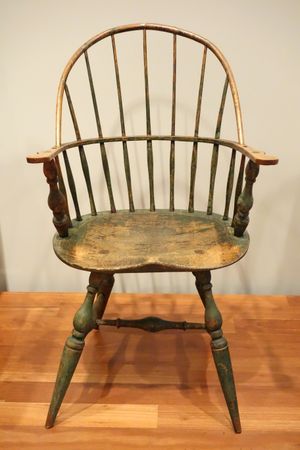 라운드 등받이 윈저 암체어