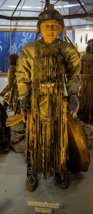 크라스노야르스크의 에벤크 샤먼 복장
