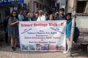 국가 과학의 날 2024년을 기념하기 위한 라자바자르 과학 대학의 과학 산책 참가자들