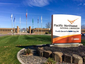 퍼시픽 노스웨스트 국립연구소 캠퍼스. PNNL은 1965년부터 배텔 기념 연구소가 미국 에너지부를 대신하여 운영하고 있다.