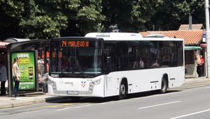 아리바 이카르버스 IK 112 버스가 베오그라드 버스 대중교통에서 운행 중이다.